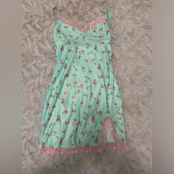 Bundle of 3 dresses - Picture 3 of 4